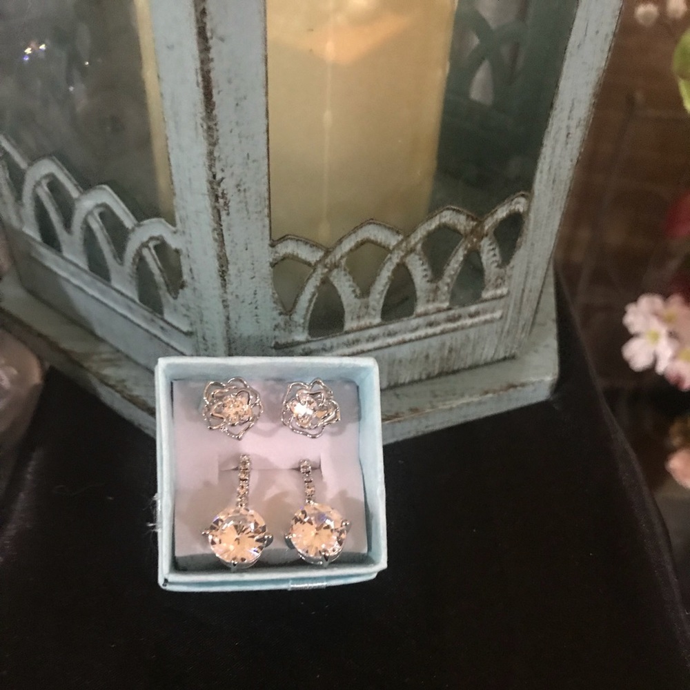 New  4 different sets of earrings 925